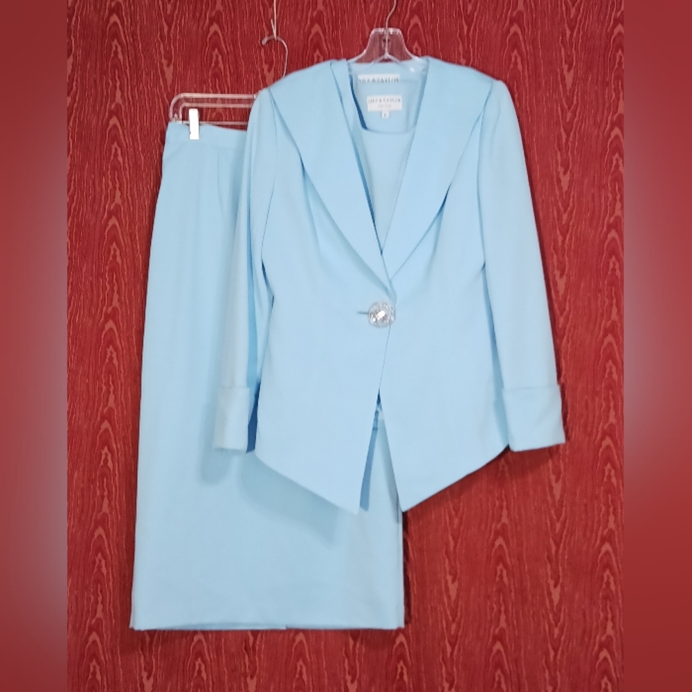 LILY&TAYLOR 3 Piece Elegant Blue Skirt Suit Button Accents Long Sleeve Women's 4
